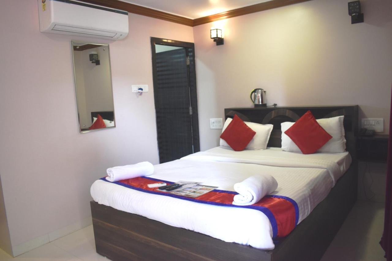 Hotel Baga HighQ - Baga Beach Goa Bagian luar foto